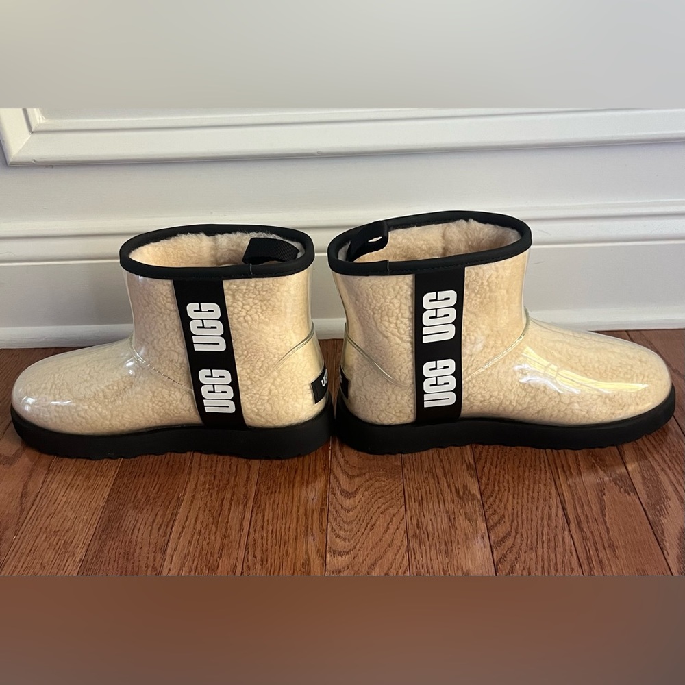 NWT UGG Women's Classic Clear Mini Boot / 
waterproof booties - size US 8 (39)
